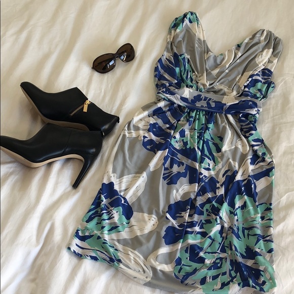 Dress with low back - Picture 2 of 5